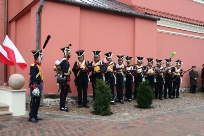Poświęcenie Pomnika Czwartaków (11.11.09) - zdjęcie #7 - eOstroleka.pl