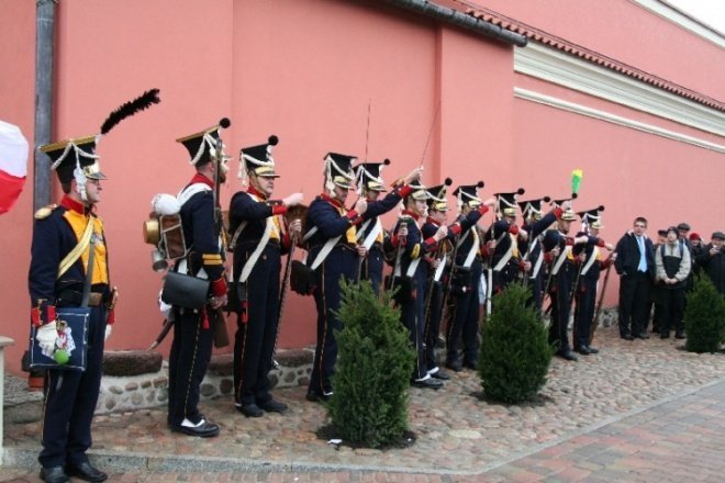 Poświęcenie Pomnika Czwartaków (11.11.09) - zdjęcie #6 - eOstroleka.pl
