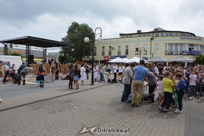 Językowy Dzień Dziecka z I LO w Ostrołęce [01.06.2016] - zdjęcie #1 - eOstroleka.pl