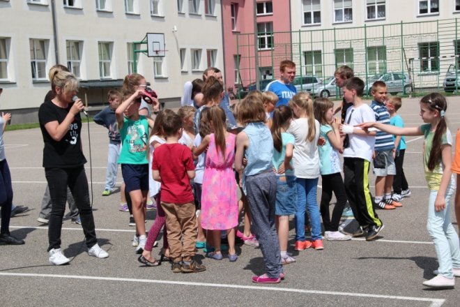 Sportowy Dzień Dziecka w II LO [1.06.2016] - zdjęcie #20 - eOstroleka.pl