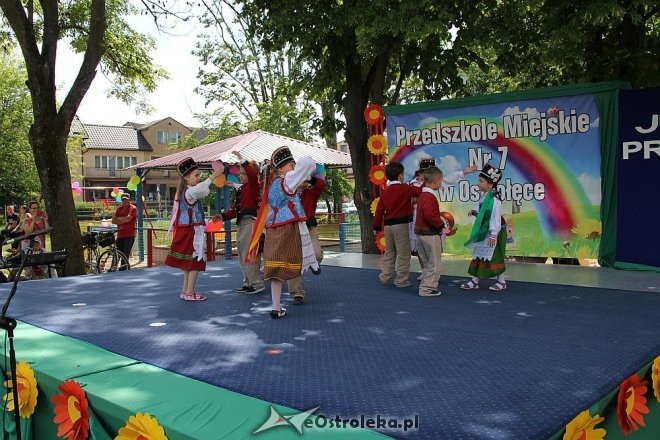 Jubileusz 40-lecia istnienia Przedszkola Miejskiego nr 7 Tęczowa Kraina w Ostrołęce [02.06.2016] - zdjęcie #85 - eOstroleka.pl