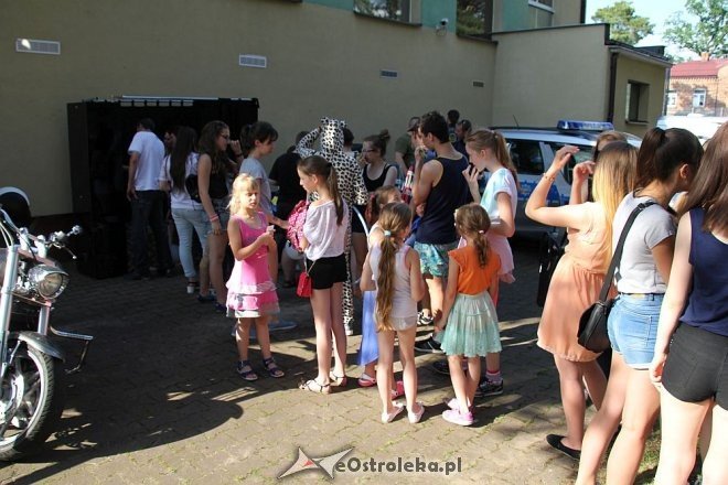 Festyn rodzinny w Szkole Podstawowej nr 4 w Ostrołęce [02.06.2016] - zdjęcie #77 - eOstroleka.pl