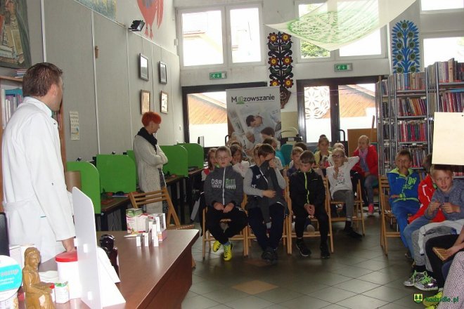 Spotkanie z aptekarzem w kadzidlańskiej bibliotece [03.06.2016] - zdjęcie #9 - eOstroleka.pl