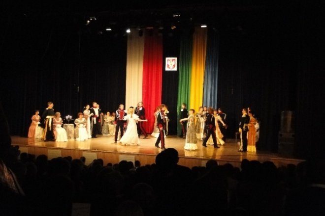 III Wspólne śpiewanie pieśni patriotycznych Chwała bohaterom (11.11.09) - zdjęcie #28 - eOstroleka.pl