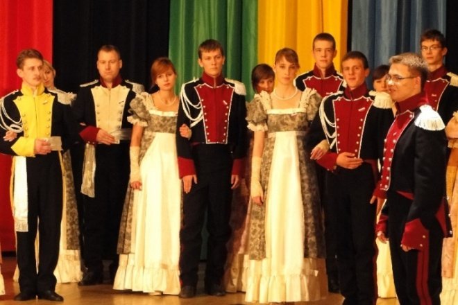 III Wspólne śpiewanie pieśni patriotycznych Chwała bohaterom (11.11.09) - zdjęcie #25 - eOstroleka.pl