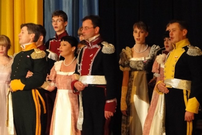 III Wspólne śpiewanie pieśni patriotycznych Chwała bohaterom (11.11.09) - zdjęcie #21 - eOstroleka.pl