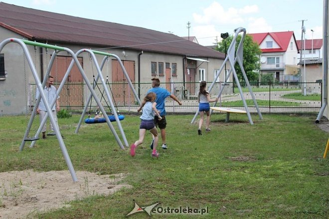 Otwarcie nowego placu zabaw dla ostrołęckiej Korczakówki [04.06.2016] - zdjęcie #35 - eOstroleka.pl