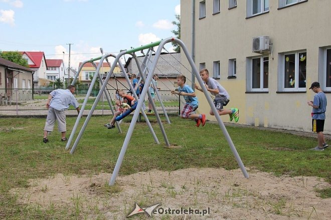 Otwarcie nowego placu zabaw dla ostrołęckiej Korczakówki [04.06.2016] - zdjęcie #77 - eOstroleka.pl