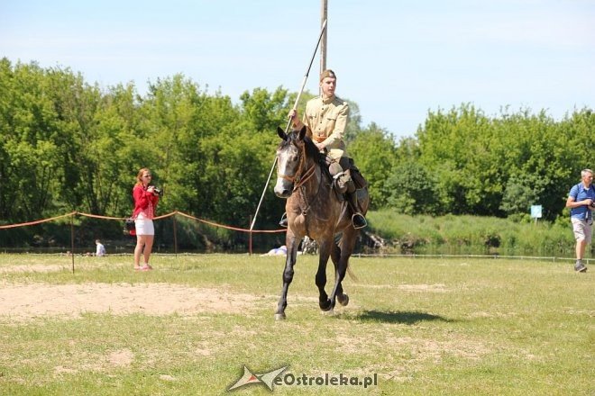 Zawody kawaleryjskie nad Narwią. Pokaz władania lancą [05.06.2016] - zdjęcie #10 - eOstroleka.pl