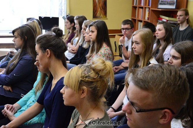 „Czytanie Norwida 2016” w II Liceum Ogólnokształcącym w Ostrołęce [07.06.2016] - zdjęcie #10 - eOstroleka.pl