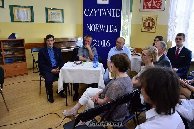 „Czytanie Norwida 2016” w II Liceum Ogólnokształcącym w Ostrołęce [07.06.2016] - zdjęcie #29 - eOstroleka.pl
