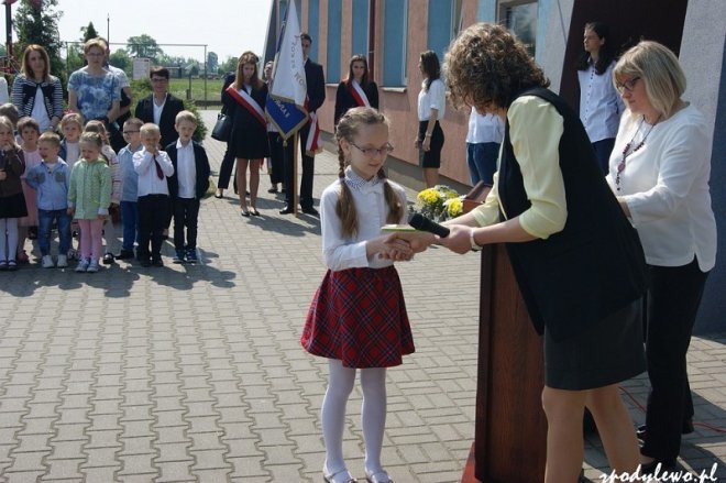 Uroczystości rocznicowe nadania imienia szkole w Dylewie [07.06.2016] - zdjęcie #14 - eOstroleka.pl
