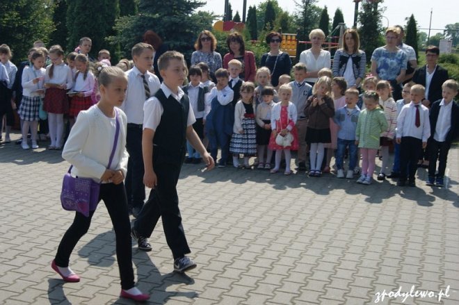 Uroczystości rocznicowe nadania imienia szkole w Dylewie [07.06.2016] - zdjęcie #15 - eOstroleka.pl