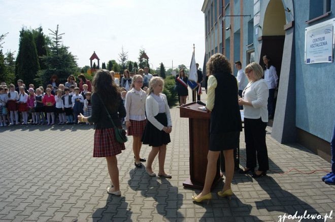 Uroczystości rocznicowe nadania imienia szkole w Dylewie [07.06.2016] - zdjęcie #16 - eOstroleka.pl