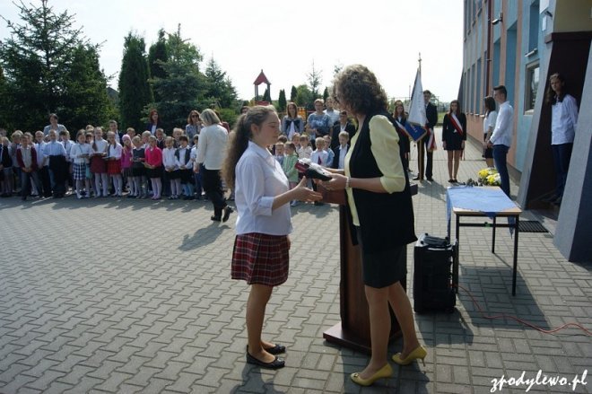 Uroczystości rocznicowe nadania imienia szkole w Dylewie [07.06.2016] - zdjęcie #17 - eOstroleka.pl