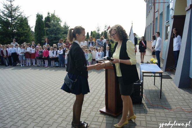 Uroczystości rocznicowe nadania imienia szkole w Dylewie [07.06.2016] - zdjęcie #18 - eOstroleka.pl
