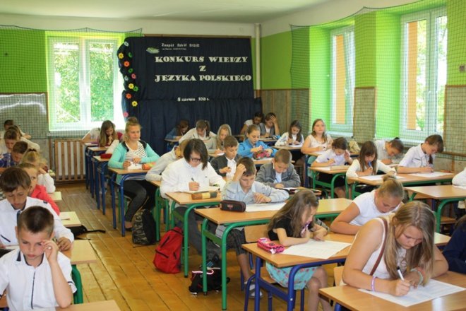 Konkurs wiedzy z języka polskiego w Zespole Szkół SIGiE [08.06.2016] - zdjęcie #8 - eOstroleka.pl