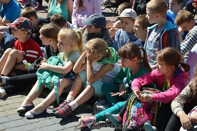 VIII Miejski Dzień Szkoły Bez Przemocy pod hasłem „Uderz mnie... uśmiechem” [09.0.2016] - zdjęcie #23 - eOstroleka.pl