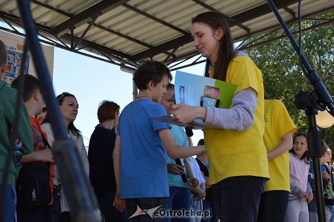 VIII Miejski Dzień Szkoły Bez Przemocy pod hasłem „Uderz mnie... uśmiechem” [09.0.2016] - zdjęcie #39 - eOstroleka.pl