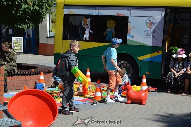 VIII Miejski Dzień Szkoły Bez Przemocy pod hasłem „Uderz mnie... uśmiechem” [09.0.2016] - zdjęcie #9 - eOstroleka.pl