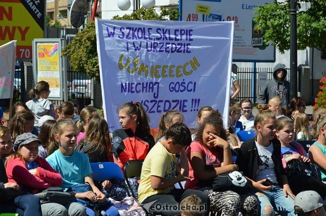 VIII Miejski Dzień Szkoły Bez Przemocy pod hasłem „Uderz mnie... uśmiechem” [09.0.2016] - zdjęcie #93 - eOstroleka.pl