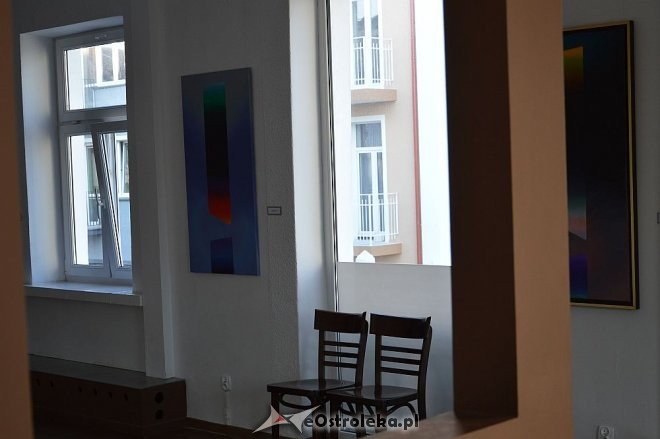 Wernisaż wystawy malarstwa Anny Alicji Trochim w Galerii Ostrołęka [09.06.2016] - zdjęcie #1 - eOstroleka.pl