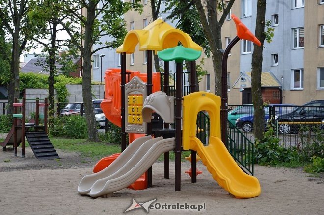 Nowy plac zabaw przy Przedszkolu Miejskim nr 10 w Ostrołęce [10.06.2016] - zdjęcie #5 - eOstroleka.pl