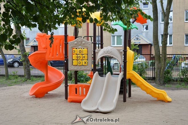 Nowy plac zabaw przy Przedszkolu Miejskim nr 10 w Ostrołęce [10.06.2016] - zdjęcie #7 - eOstroleka.pl