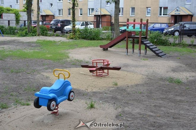 Nowy plac zabaw przy Przedszkolu Miejskim nr 10 w Ostrołęce [10.06.2016] - zdjęcie #9 - eOstroleka.pl