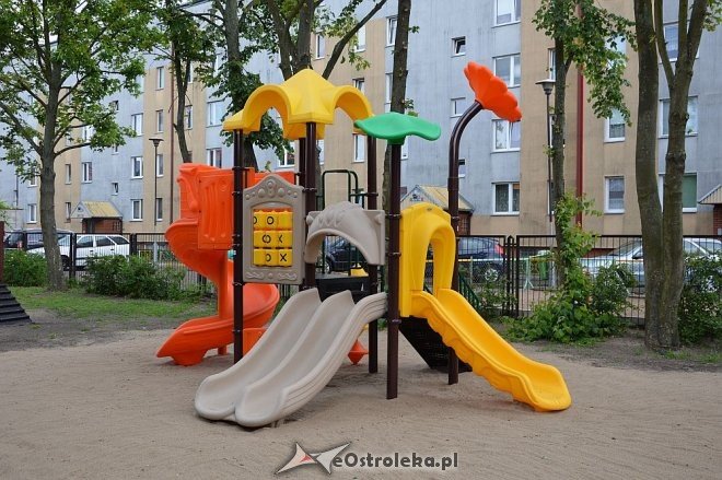 Nowy plac zabaw przy Przedszkolu Miejskim nr 10 w Ostrołęce [10.06.2016] - zdjęcie #25 - eOstroleka.pl