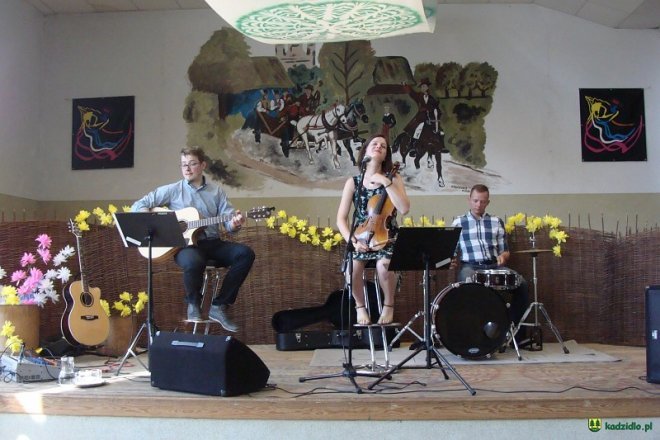 Wiosenny koncert w kadzidlańskiej bibliotece [14.06.2016] - zdjęcie #1 - eOstroleka.pl