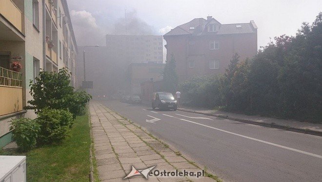 Ostrołęka: Przy ulicy Orzeszkowej spłonął osobowy fiat [14.06.2016] - zdjęcie #1 - eOstroleka.pl