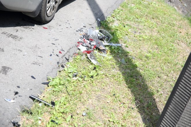 Zderzenie busa z osobówką przy Warszawskiej [16.06.2016] - zdjęcie #5 - eOstroleka.pl