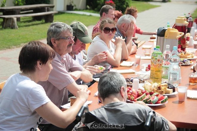 Integracyjne spotkanie podopiecznych ŚDS Starosty Kosa w stadninie Mustang [17.06.2016] - zdjęcie #5 - eOstroleka.pl
