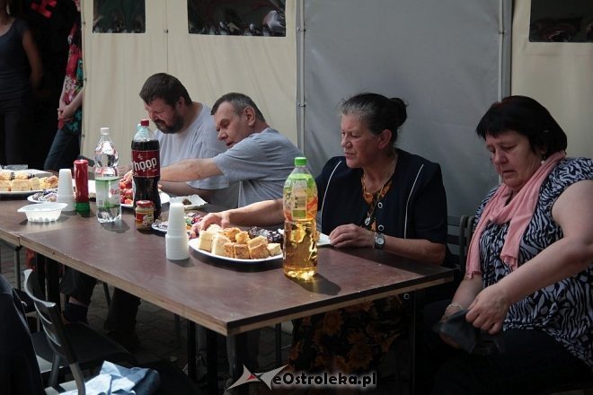 Integracyjne spotkanie podopiecznych ŚDS Starosty Kosa w stadninie Mustang [17.06.2016] - zdjęcie #6 - eOstroleka.pl