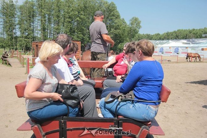 Integracyjne spotkanie podopiecznych ŚDS Starosty Kosa w stadninie Mustang [17.06.2016] - zdjęcie #10 - eOstroleka.pl