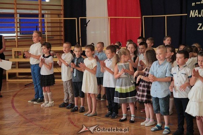 Zakończenie roku szkolnego w oddziałach przedszkolnych Szkoły Podstawowej nr 6 [23.06.2016] - zdjęcie #4 - eOstroleka.pl