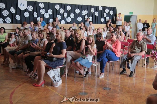 Zakończenie roku szkolnego w oddziałach przedszkolnych Szkoły Podstawowej nr 6 [23.06.2016] - zdjęcie #19 - eOstroleka.pl