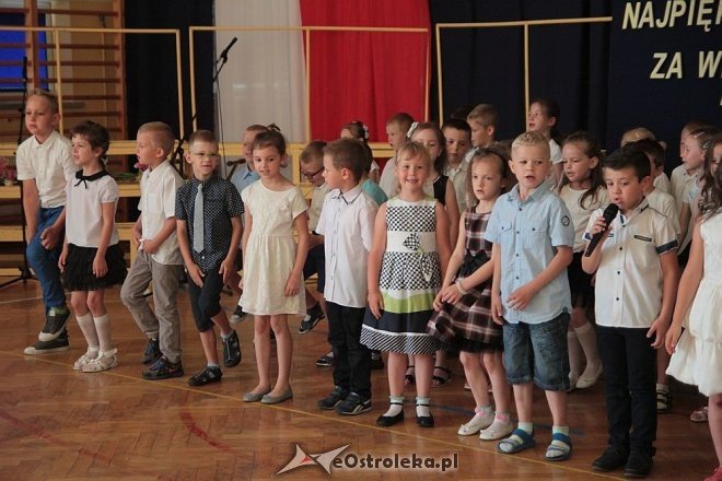 Zakończenie roku szkolnego w oddziałach przedszkolnych Szkoły Podstawowej nr 6 [23.06.2016] - zdjęcie #31 - eOstroleka.pl