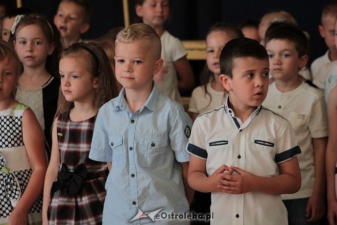Zakończenie roku szkolnego w oddziałach przedszkolnych Szkoły Podstawowej nr 6 [23.06.2016] - zdjęcie #38 - eOstroleka.pl