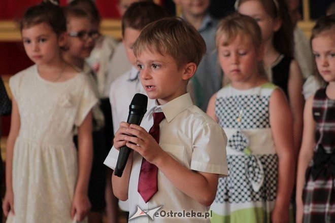 Zakończenie roku szkolnego w oddziałach przedszkolnych Szkoły Podstawowej nr 6 [23.06.2016] - zdjęcie #50 - eOstroleka.pl