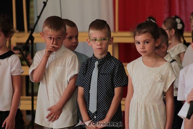 Zakończenie roku szkolnego w oddziałach przedszkolnych Szkoły Podstawowej nr 6 [23.06.2016] - zdjęcie #53 - eOstroleka.pl