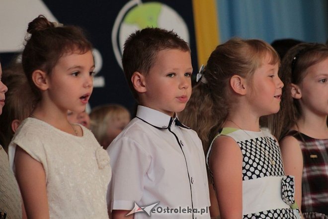 Zakończenie roku szkolnego w oddziałach przedszkolnych Szkoły Podstawowej nr 6 [23.06.2016] - zdjęcie #31 - eOstroleka.pl