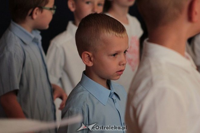 Zakończenie roku szkolnego w oddziałach przedszkolnych Szkoły Podstawowej nr 6 [23.06.2016] - zdjęcie #24 - eOstroleka.pl