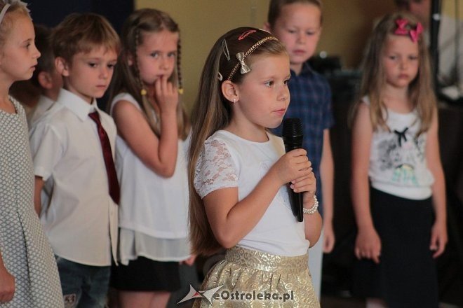 Zakończenie roku szkolnego w oddziałach przedszkolnych Szkoły Podstawowej nr 6 [23.06.2016] - zdjęcie #20 - eOstroleka.pl