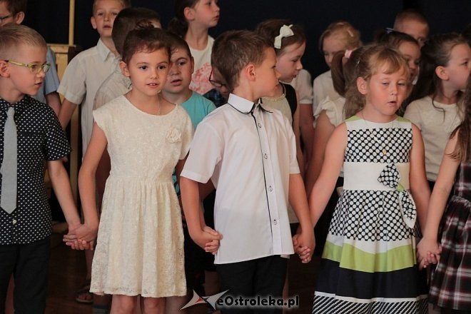 Zakończenie roku szkolnego w oddziałach przedszkolnych Szkoły Podstawowej nr 6 [23.06.2016] - zdjęcie #9 - eOstroleka.pl