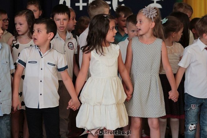 Zakończenie roku szkolnego w oddziałach przedszkolnych Szkoły Podstawowej nr 6 [23.06.2016] - zdjęcie #6 - eOstroleka.pl