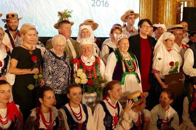 Kurpianki odznaczone „Za zasługi dla kultury ludowej” [23.06.2016] - zdjęcie #2 - eOstroleka.pl