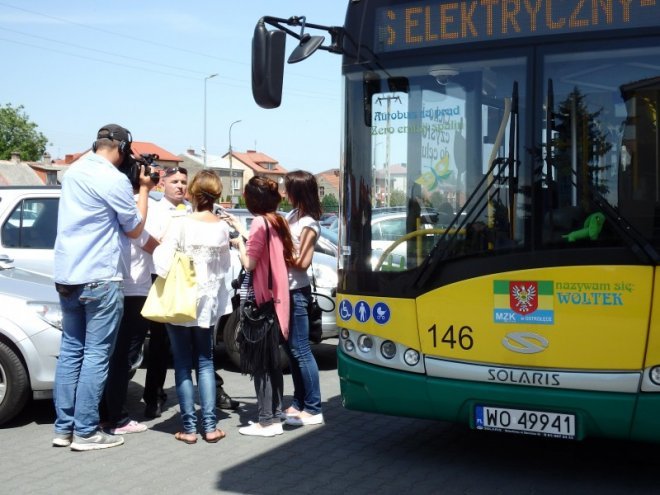 MZK Ostrołęka zaprezentował w Łomży swój autobus elektryczny [30.06.2016] - zdjęcie #12 - eOstroleka.pl
