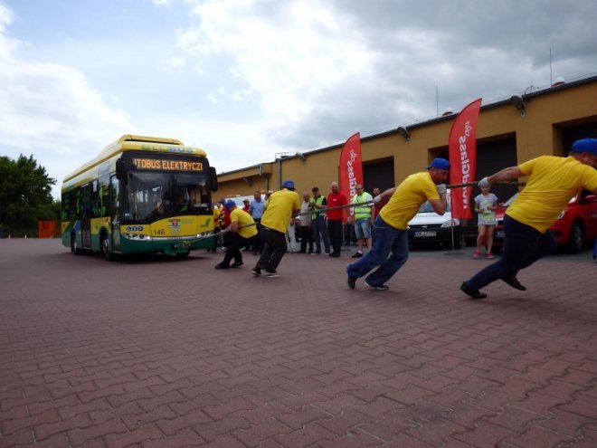 MZK Ostrołęka zaprezentował w Łomży swój autobus elektryczny [30.06.2016] - zdjęcie #14 - eOstroleka.pl